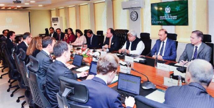 68db061da1e35 Finance Minister Muhammad Aurangzeb chairs a meeting with the visiting IMF review mission at the Finance Division.—APP