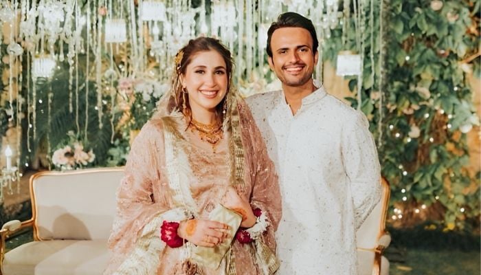 Actor Usman Mukhtar and his spouse Zunaira Inam Khan on their nikkah, March 31, 2021. — Instagram/@mukhtarhoonmein