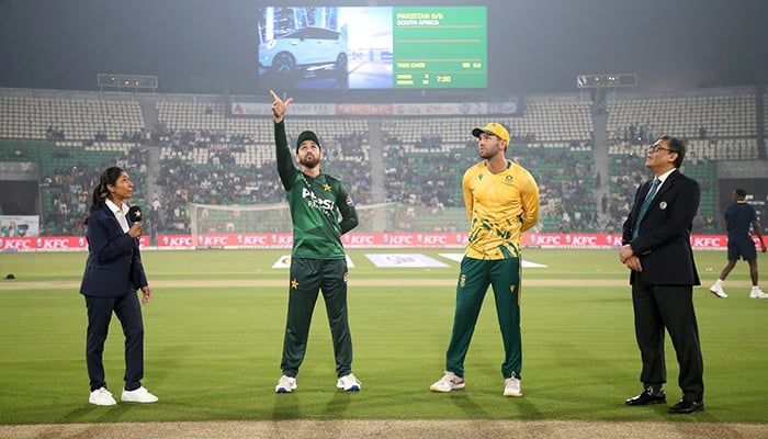 Pakistan captain Salman Ali Agha (second from left) and South Africas Donovan Ferreira (second from right) at the toss for their third T20I at the Gaddafi Stadium in Lahore on November 1, 2025. — PCB