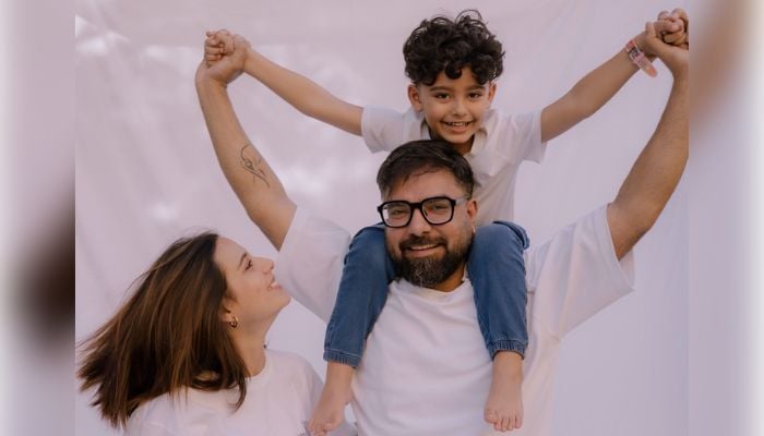 Iqra Aziz with her husband Yasir Hussain and son Kabir Hussain. — Instagram/@iiqraaziz