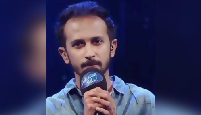 637043_8583990_updates Pakistan Idol contestant, Rohail Asghar, performs on stage during competition. — Geo News